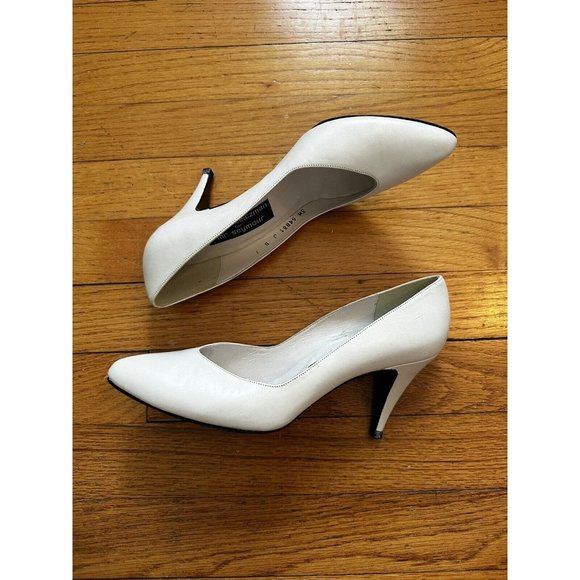Vintage Stuart Weitzman White almond toe pumps - Picture 4 of 9